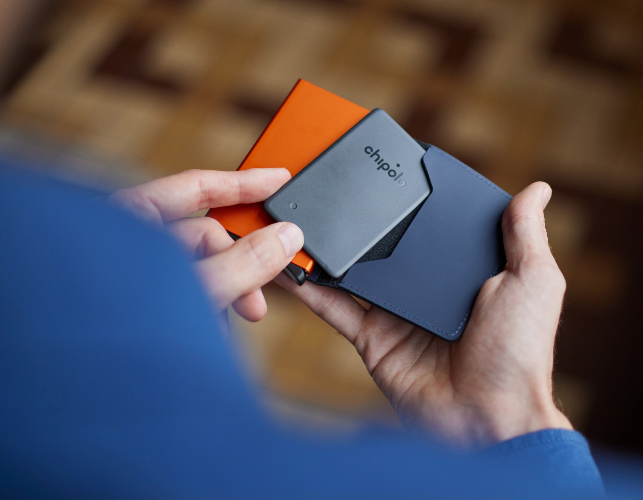 Real life image of the chipolo-tracker wallet