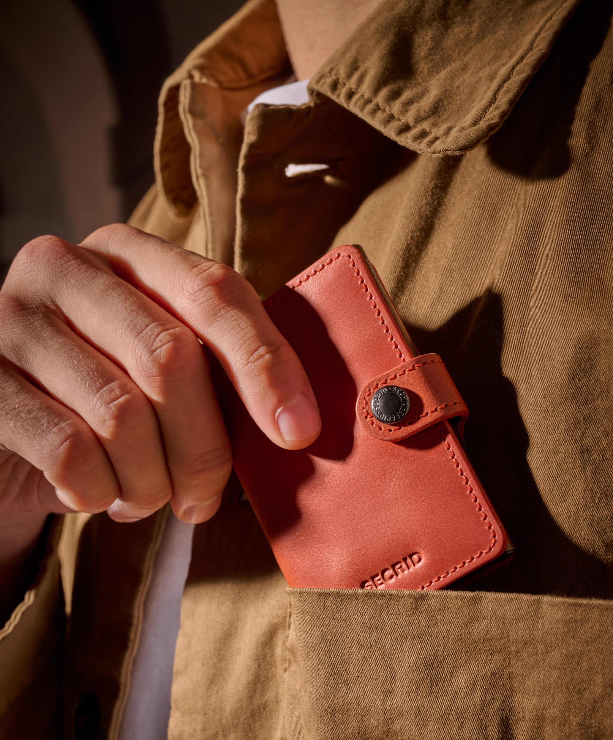 Real life image of the miniwallet-vintage-orange wallet