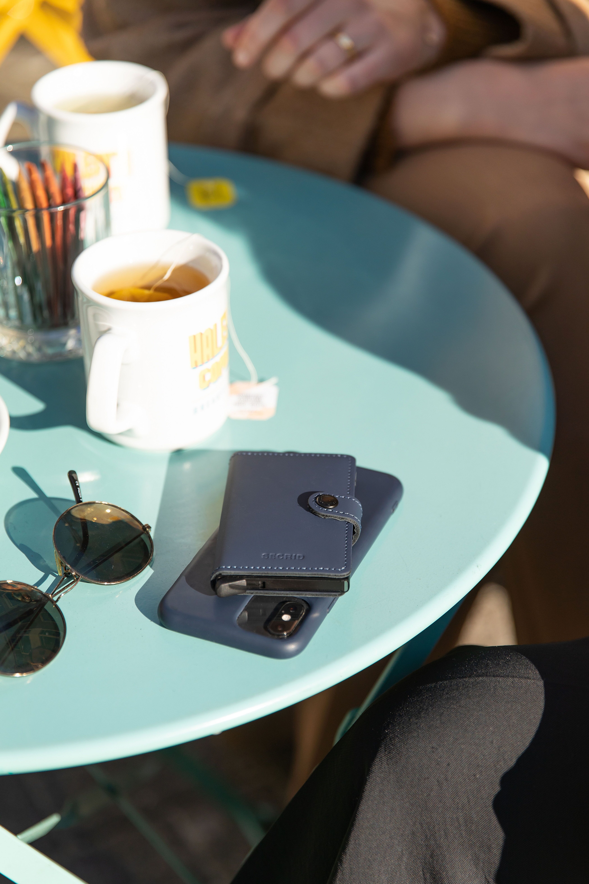 Real life image of the miniwallet-matte-nightblue wallet