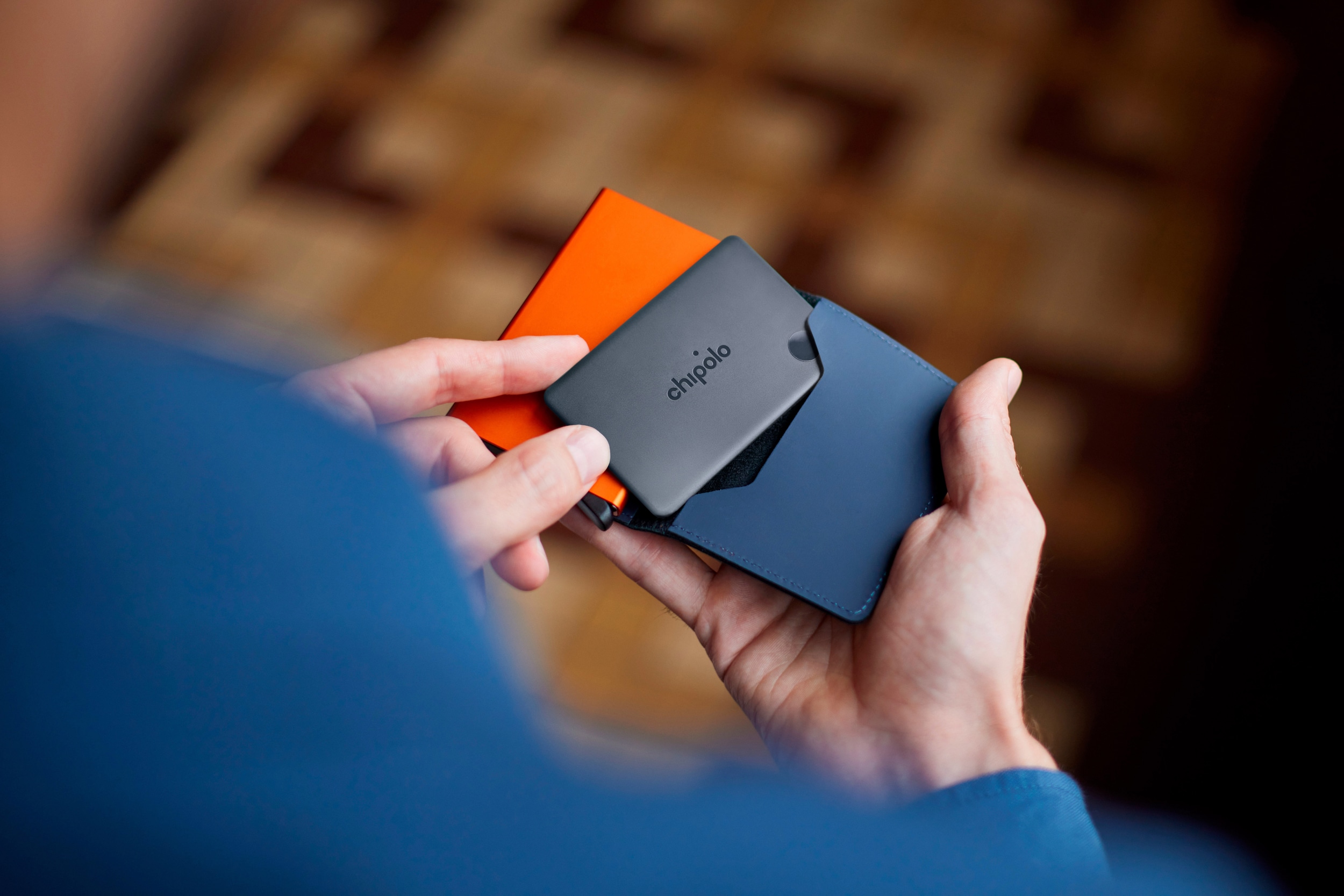 Real life image of the chipolo-card wallet